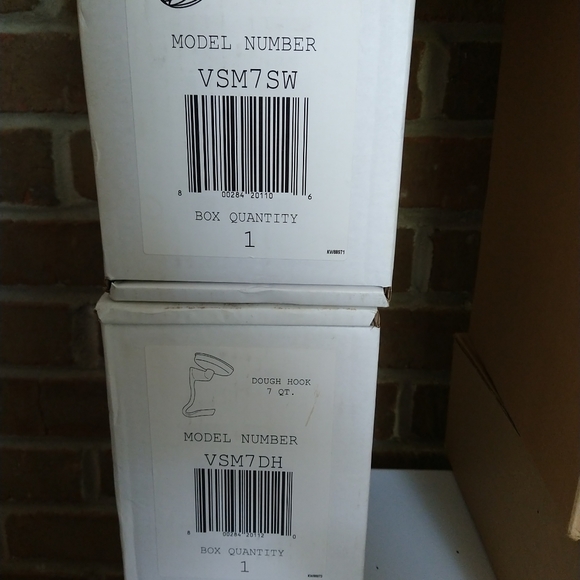 Viking Professional VSM 7 qt. 1000 Watt mixer with 11 attachments. - Picture 12 of 12